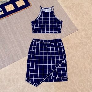 2-Piece black and white crop top pencil skirt